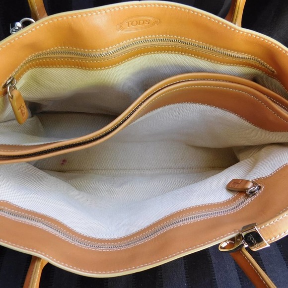 TOD'S TAN SMOOTH  LEATHER SATCHEL TOTE - Picture 11 of 12